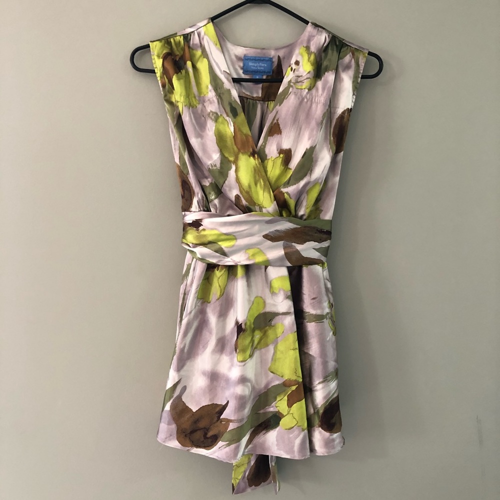 Vera Wang Top - Picture 2 of 8